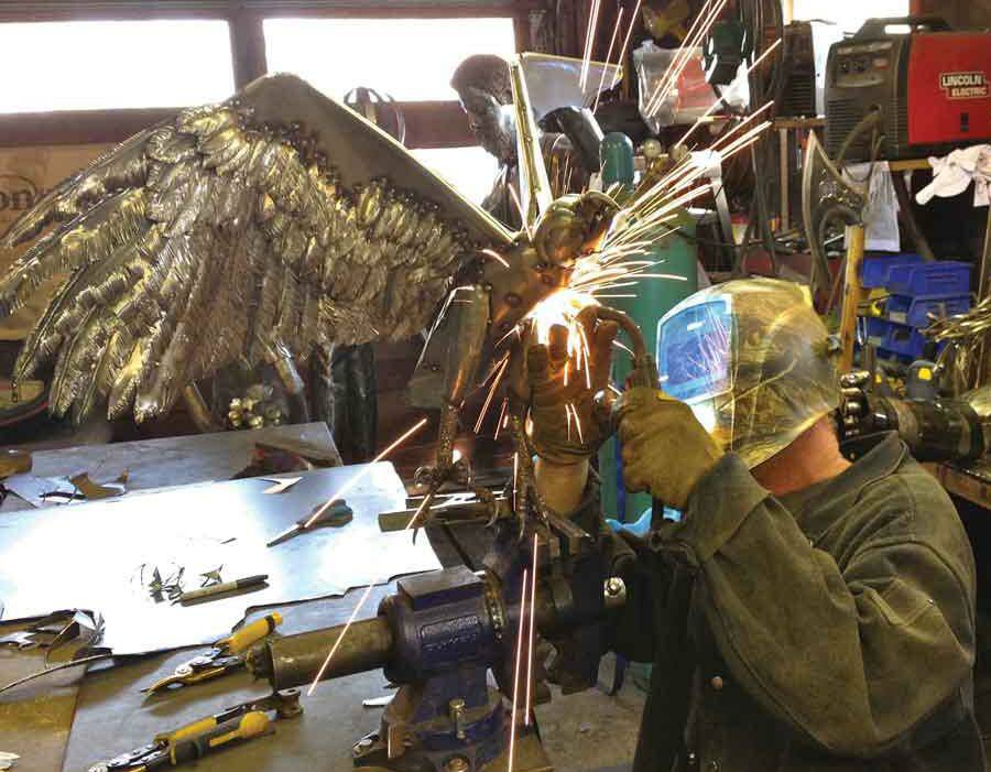 全球钣金新闻-金属制造狂：焊工制作动物的金属钣金-易倍体育app官网登录入口-易倍(中国)